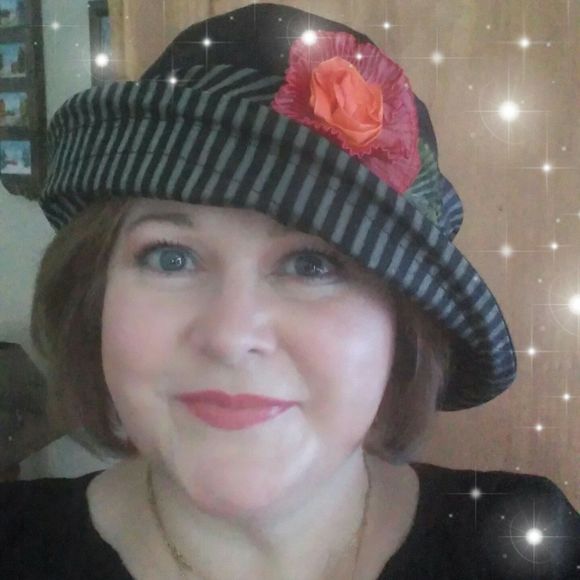 Meet your Posher, Denise - Picture 1 of 1